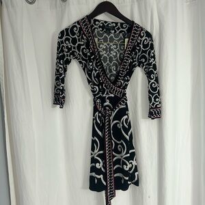 White House black market dress— xxs wrap style with optional tie belt